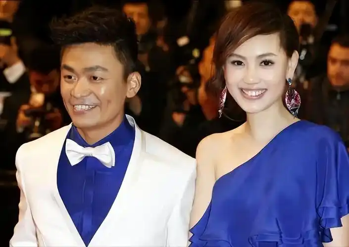 当年,王宝强和马蓉分手,财产被马蓉全部转移,自己的经纪人还和老婆