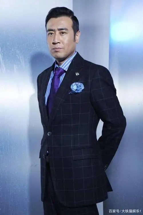 穿西装好看的中年男星,只服这10位,大叔们帅起来真没小鲜肉啥事