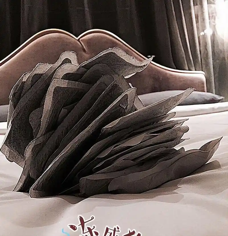 带你看看郭京飞的豪宅,客厅摆放着三角钢琴,生活中还是文艺青年