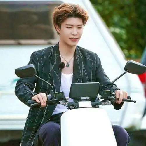 范丞丞抽烟明星烟瘾越来越大粉丝宽容度却越来越高