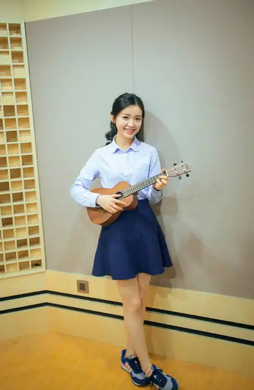 射手座血型:b型,/身高:164cm/出生地:武汉职业:,,简介:金雯昕,出生于