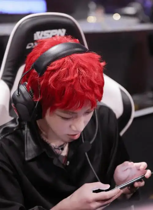 华晨宇和平精英品牌代言人##华晨宇红发