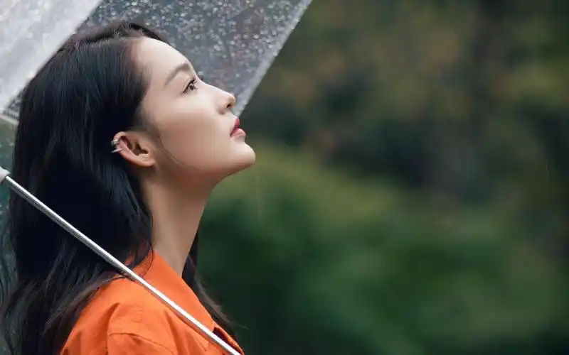 李沁甜酷工装风高清手机壁纸