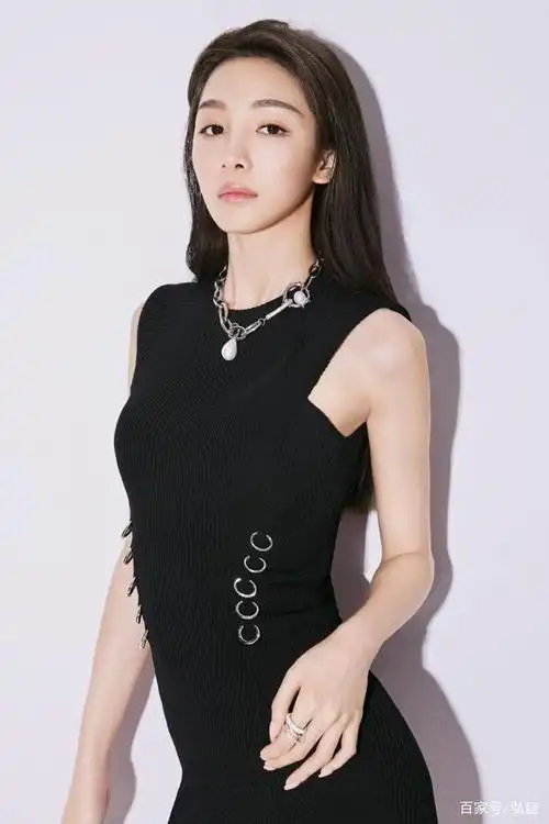 张楠,原名张南,1997年6月27日出生于辽宁省大连市,毕业于大连模特艺术