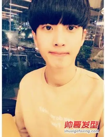 可爱韩系男生发型必备 齐刘海西瓜头 直发齐刘海图片(2)