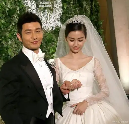 和杨颖(angeal baby)是娱乐圈公认的一对金童玉女,至少两个人结婚了