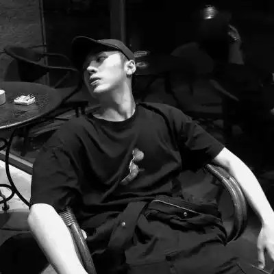 男生头像ins高级质感黑白