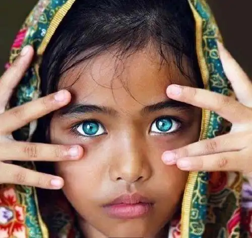 盘点拥有世界上最美眼睛的人 他们的眼里有星辰大海