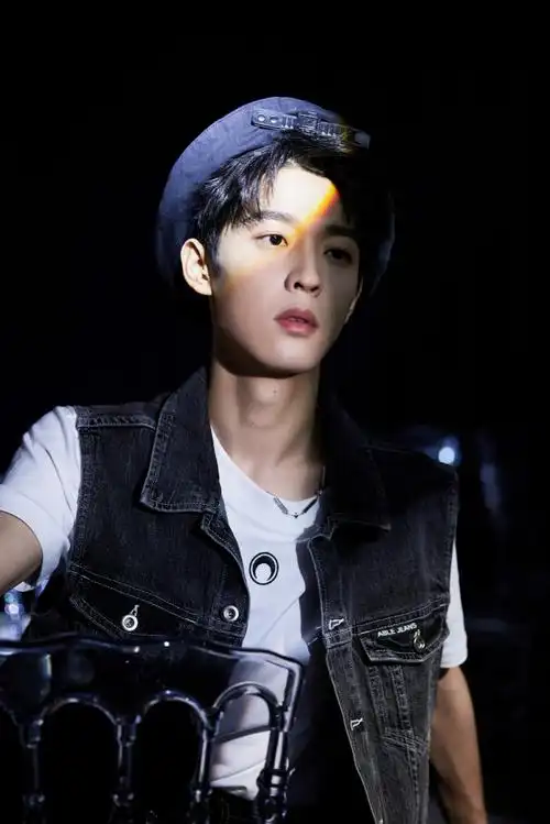 吴宇恒生日会新歌首唱##吴宇恒生日会首唱失重旅行