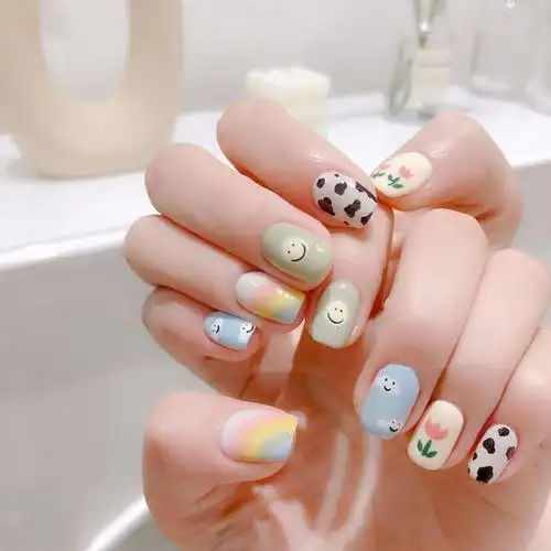 夏天童趣手绘可爱美甲图片