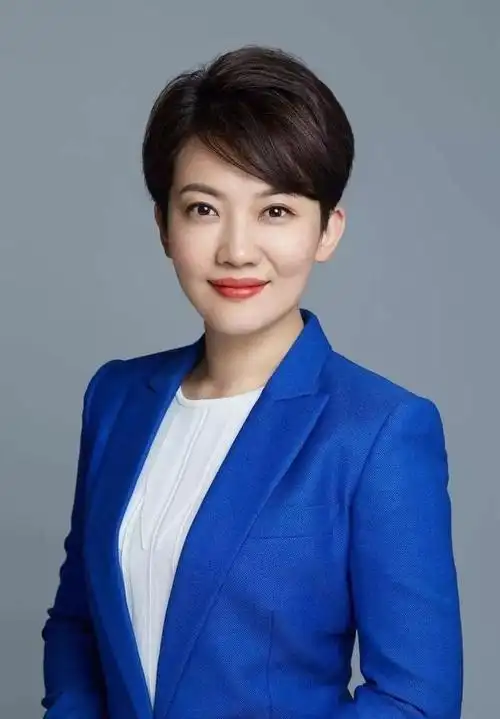 王冠个人资料老公图片(至今未嫁人大龄女主持人)