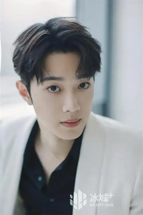 明星专访和baby演绎姐弟恋00后帅气男星赖冠霖减重20多斤