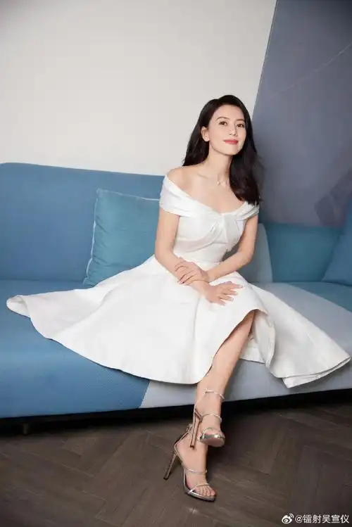高圆圆 一字带高跟美足