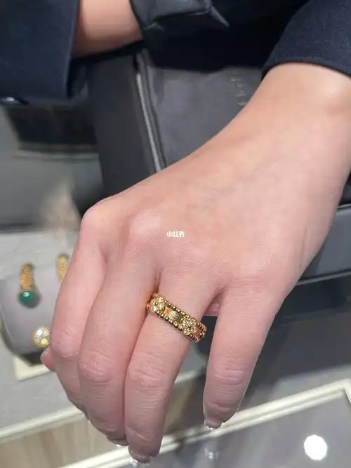 梵克雅宝黄金万花筒戒指窄版韩国折扣代