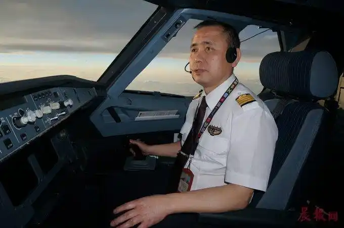 江西五星机长连续飞行32年未出错 安全飞行2.1万个小时