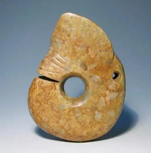 年入藏故宫至今圈子里的人都闭口不谈正在国家博物馆展出的红山玉人