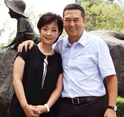 2004年,张嘉译与妻子王海燕因合作电视剧《国家使命》相识并相恋,2007