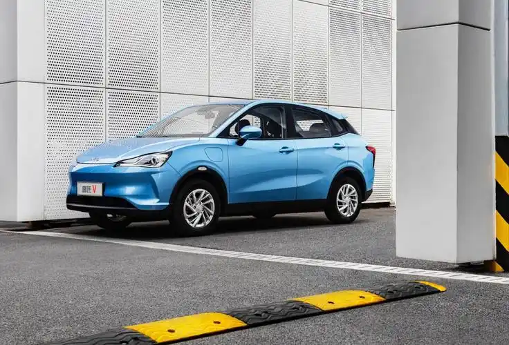 "便宜的小号model 3" 哪吒v上市售5.99万元起