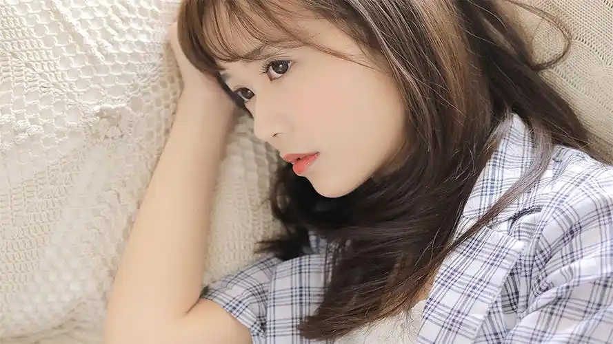 性感美女白嫩皮肤诱人高清桌面壁纸