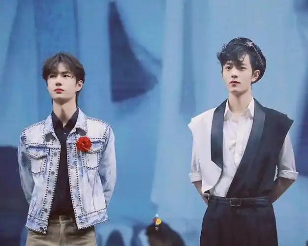 肖战王一博南京演唱会造型,温润小王子和酷盖小王子永远好朋友