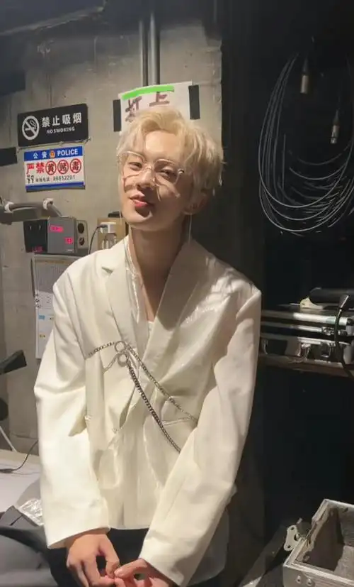 请问这是月光精灵吗帅哥白发造型好蛊