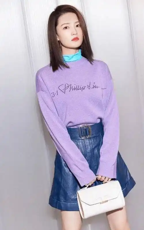 李沁不愧是"腿精",别人硬挤都塞不进的缠绕鞋,她还要绕三圈_look_时尚