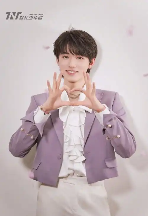 宋亚轩比心好甜