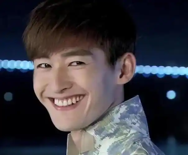 张翰:20岁撞人逃逸,被捕时淡定自若,40岁却靠幽默的表演方式出圈