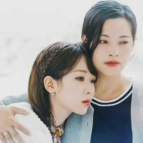 空姐转行主持人,低调嫁同行生可爱儿子,幸福美满|杨紫|张新成|刘晓庆