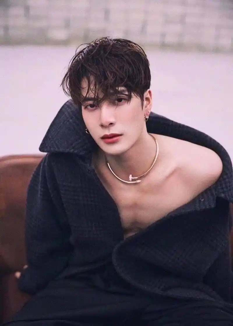 王嘉尔盯美女账号陈冠希又卖惨?娱乐圈欢乐吃瓜_合作_洪欣_张晚