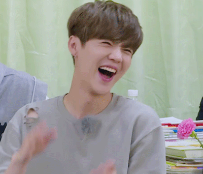 好久没见鹿晗这么开心了?他开怀大笑的样子真好