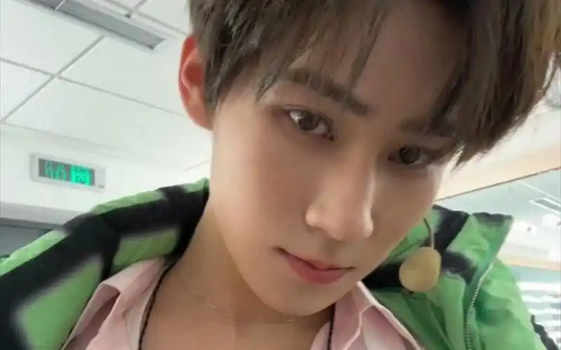 【张真源做梦素材】就拿奖吗?回房间聊聊?