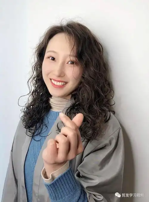 2020年春天流行发型羊毛卷依旧稳坐第一名