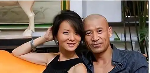 婚后,谢兰专注于自己的事业,师小红深知她的忙碌.