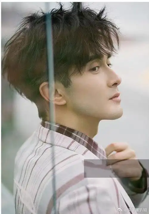 我们都知道高伟光是娱乐圈的活宝但他连发35条微博太夸张了吧