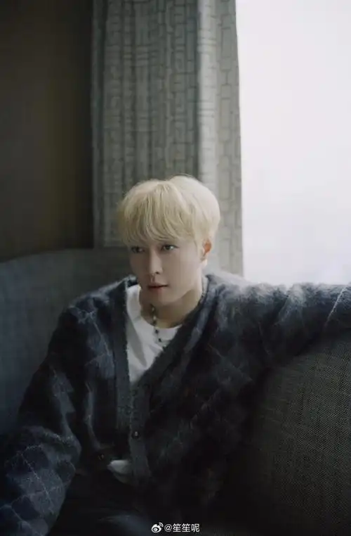 温暖慵懒帅气@张艺兴|#张艺兴大航海无远弗届巡回演唱会