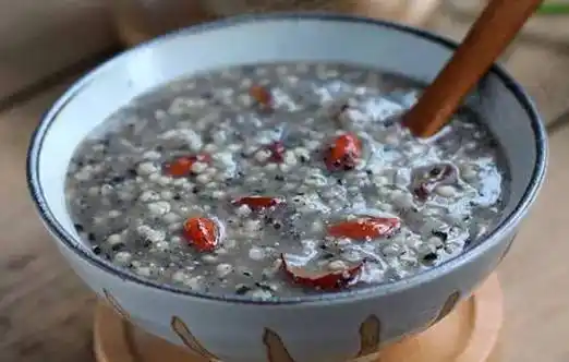 p>生发黑豆汤是一道以 a href="#" data-lemmaid="64577">芝麻 /a>,