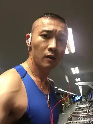 海兰察也在悄悄练肌肉呢～洪尧 饰 弘昼在《延