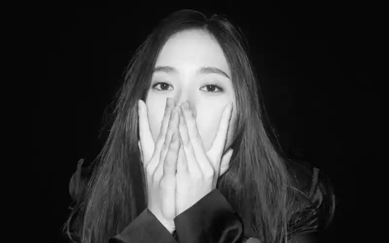 郑秀晶黑白写真图片桌面壁纸