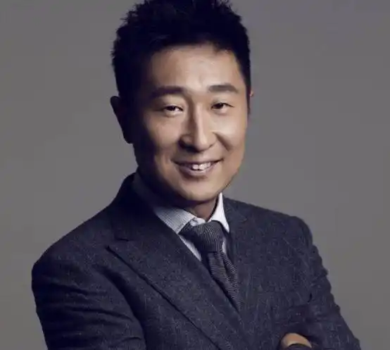 出道24年零绯闻,娶娇妻却痛失爱子,今50岁活成人生赢家_妻子_小品_私