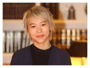 窦靖童近照曝光引质疑结婚传言究竟是喜欢男性还是女性