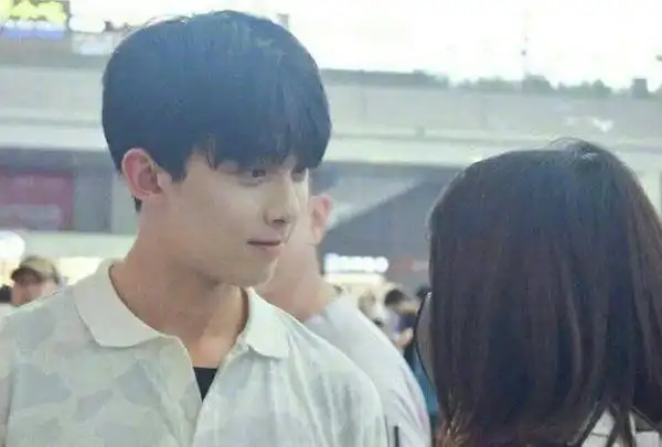 八卦原创吴磊亲姐姐正面照曝光看清真实的长相后可以凭颜值出道明星