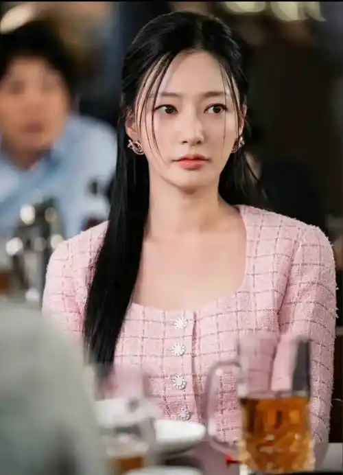 宋昰昀早年曾出演《三流之路》等电视剧,2024年因在《请和我的老公