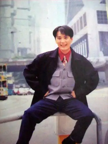 93年的张信哲,《爱如潮水》让26岁的他大红特红,张一直没什么负面的