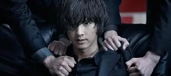 元彬在孤胆特工动作戏中颠倒众生的飒爽英姿精彩过瘾