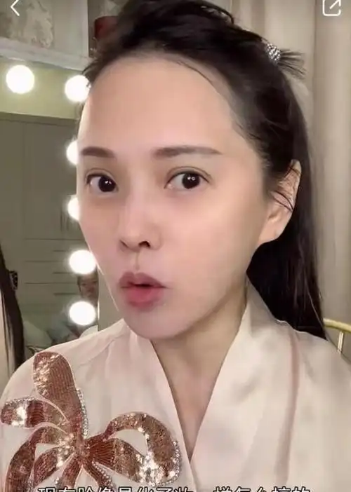 回顾 秦昊老婆跑韩国打水光针,56岁伊能静满脸针眼