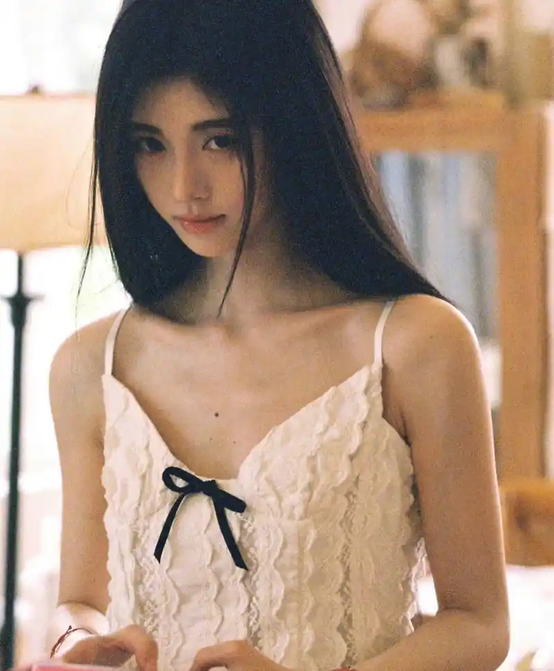 鞠婧祎最新白色蕾丝吊带写真,又纯又欲太漂亮啦 #鞠婧祎白色吊带裙