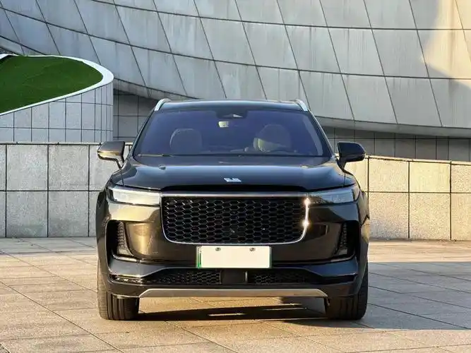 0422年理想one,增程式6座,黑车内白