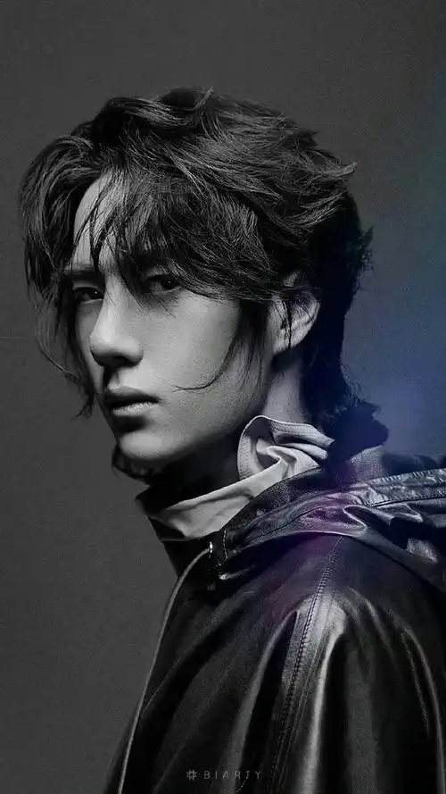 王一博嘉人周年刊#啊啊啊啊新杂志要来了,好期待啊,王一博用事实告诉