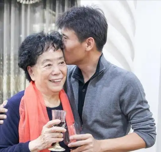 李乃文我老婆不是黄曼与颜丙燕很清白47岁婚姻仍然是个谜